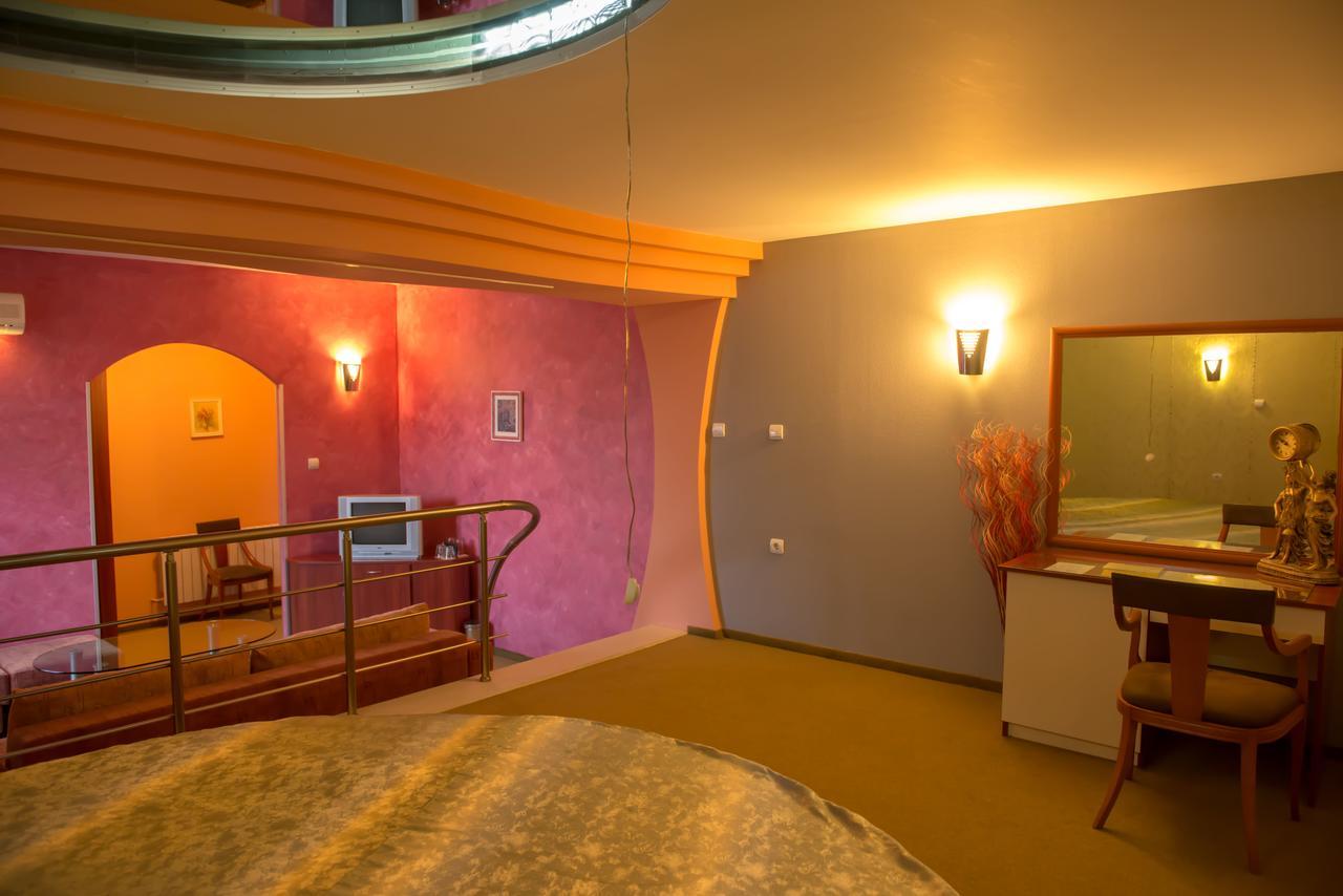 Hotel Kapri Yambol Bagian luar foto