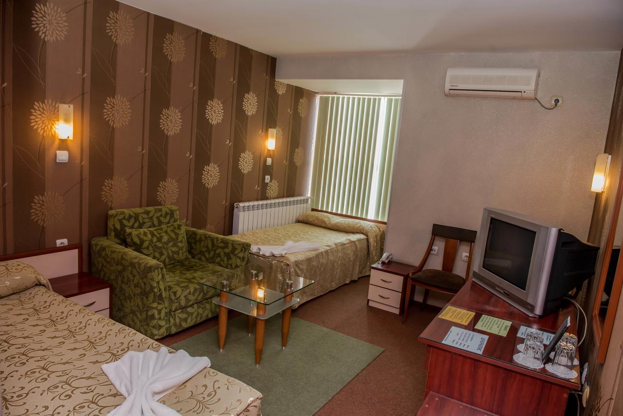 Hotel Kapri Yambol Bagian luar foto