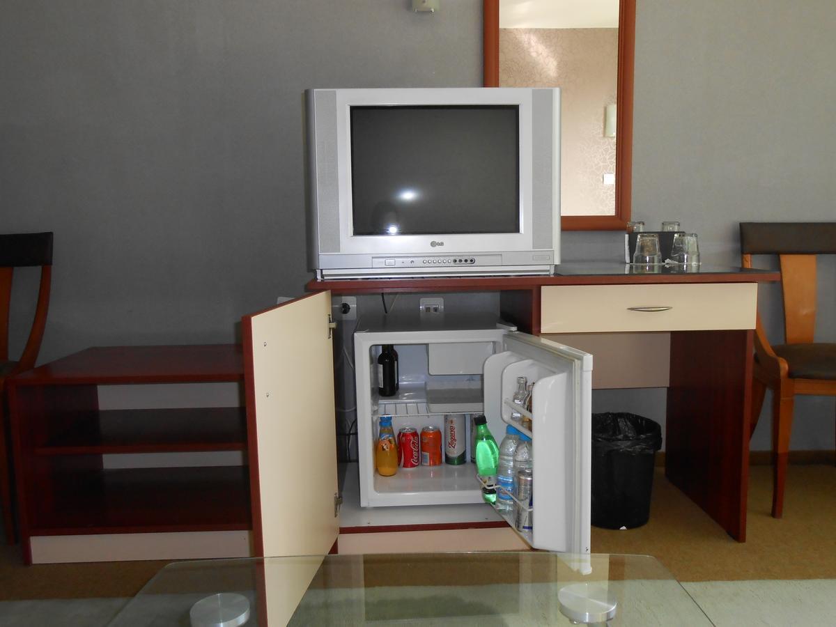 Hotel Kapri Yambol Bagian luar foto